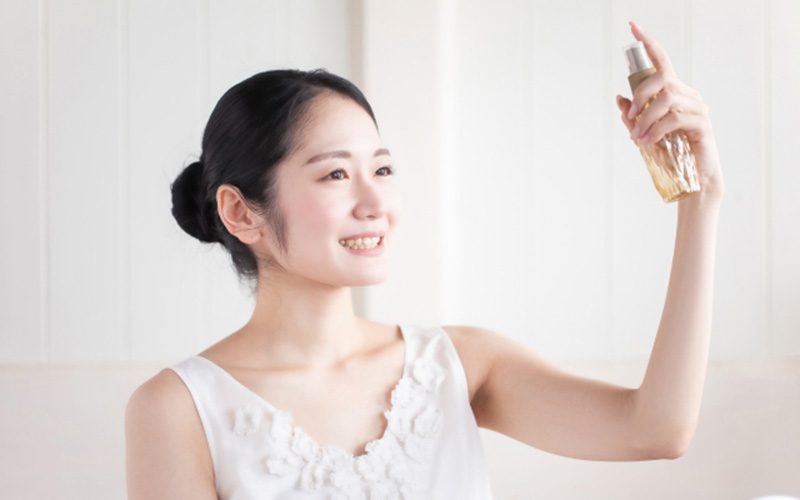 「キープミスト」で化粧崩れを防止